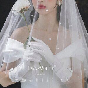 Bridal gloves